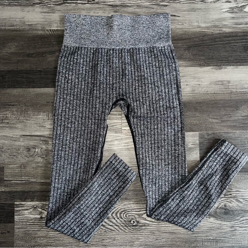 Grey stripped high waisted leggings